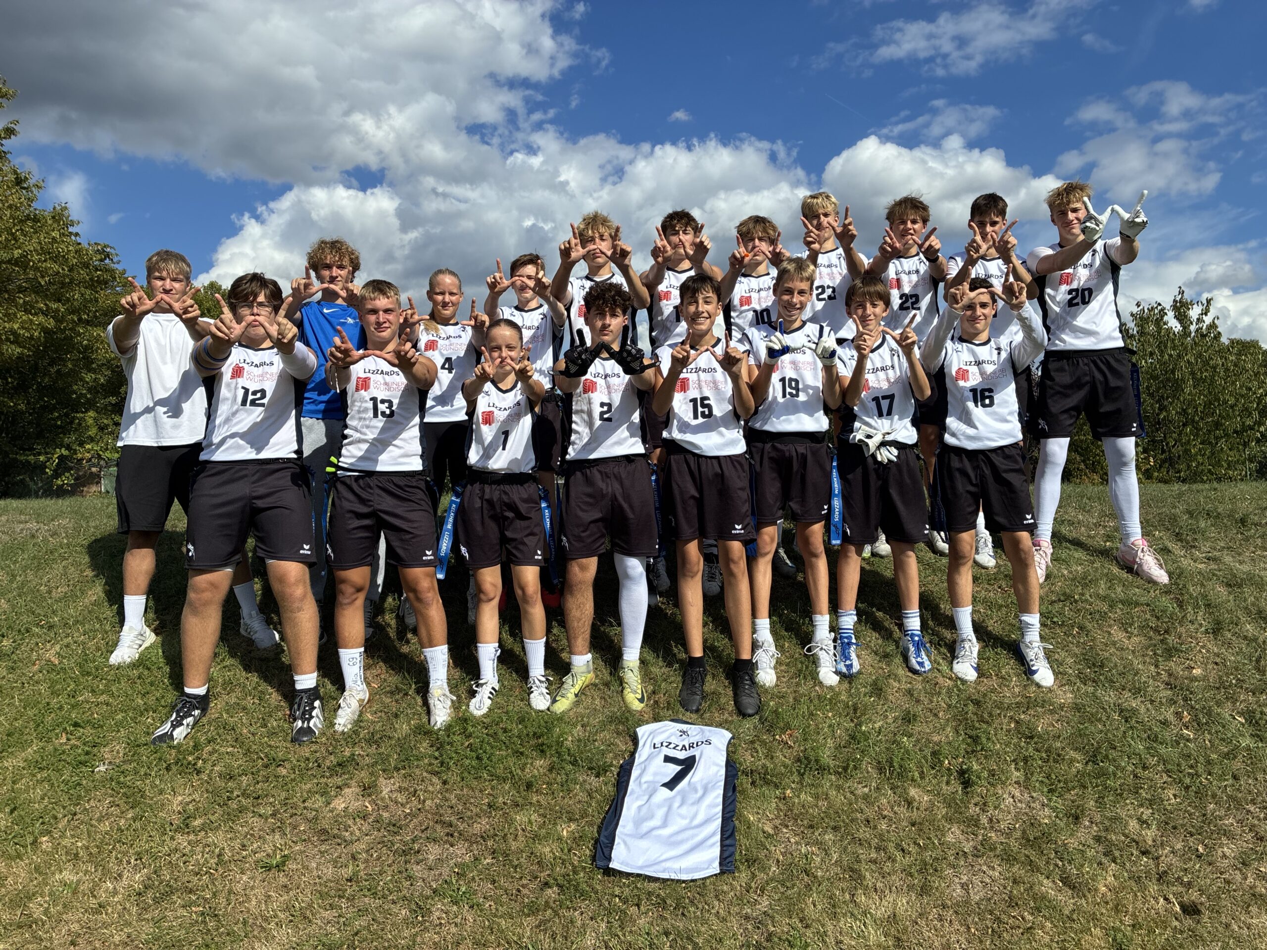 U16